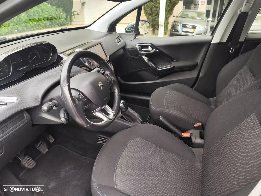 Peugeot 208 1.2 PureTech Style - 4