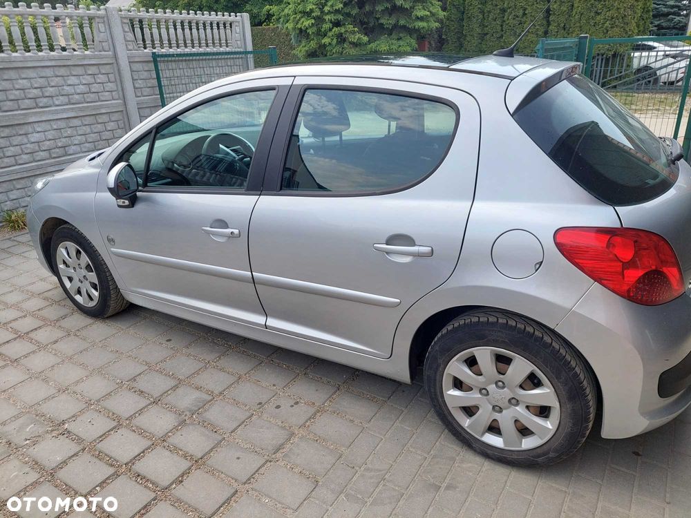 Peugeot 207 - 1