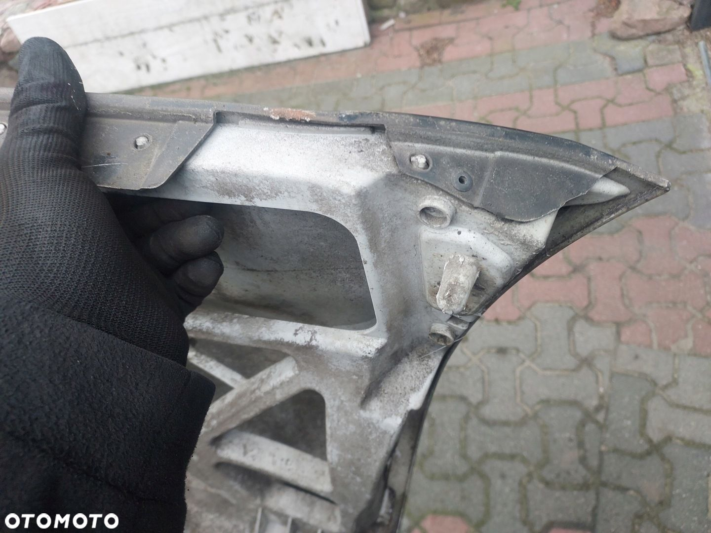 FOCUS MK2 KOMBI ZDERZAK TYŁ LAK.F3 08-11 - 12
