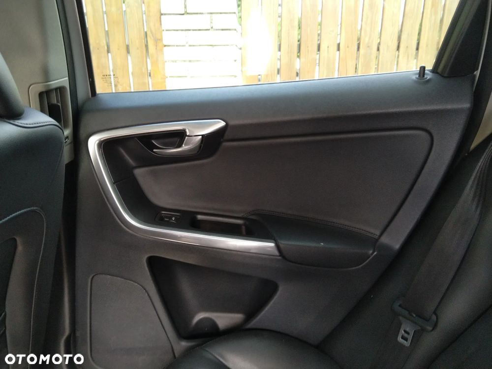 Volvo XC 60 T5 Drive-E Momentum - 6