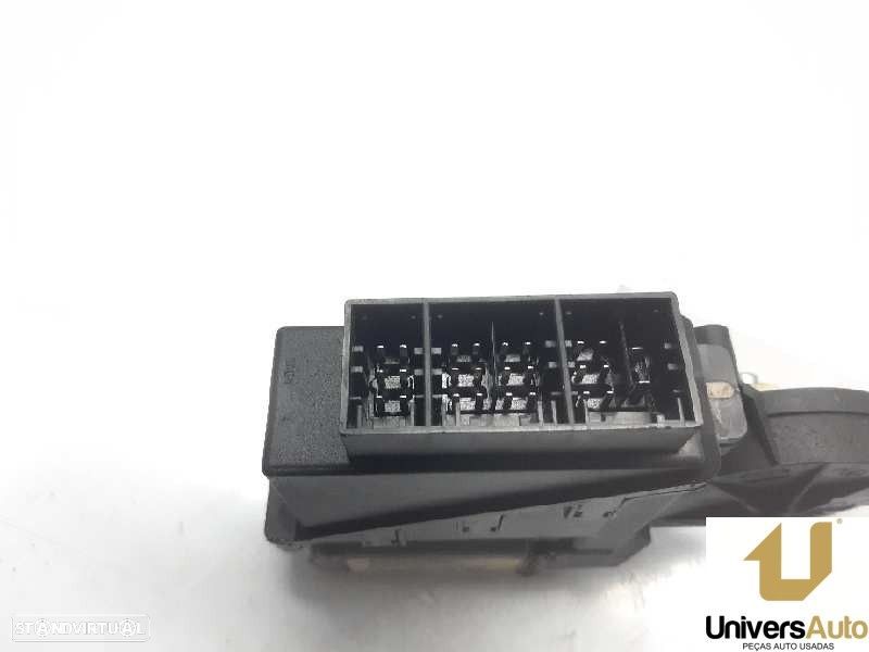 MOTOR ELEVADOR DE VIDRO FRONTAL DIREITO VOLKSWAGEN POLO 2002 -6Q2959801A - 2