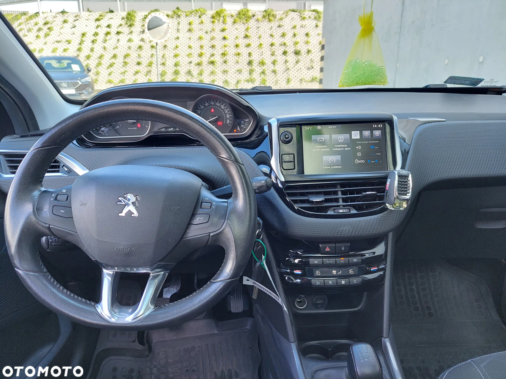 Peugeot 2008 - 11