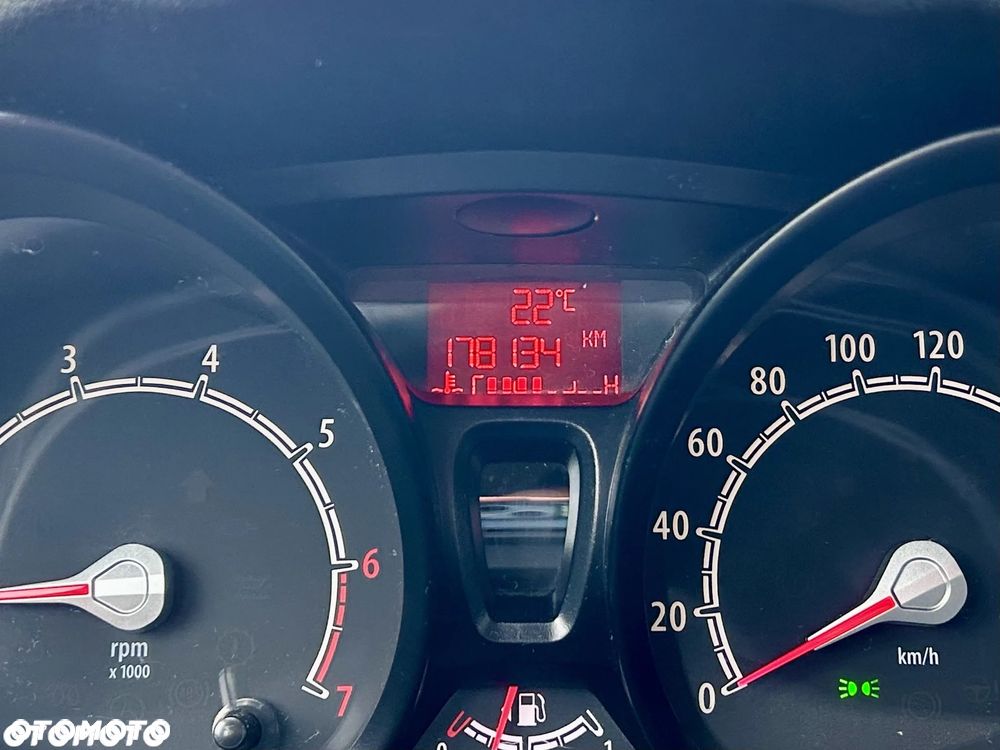 Ford Fiesta 1.25 Ambiente EU5 - 10
