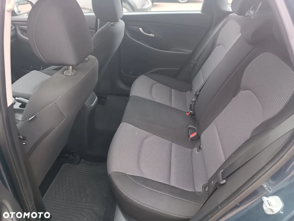 Hyundai i30 1.5 DPI Classic + - 11