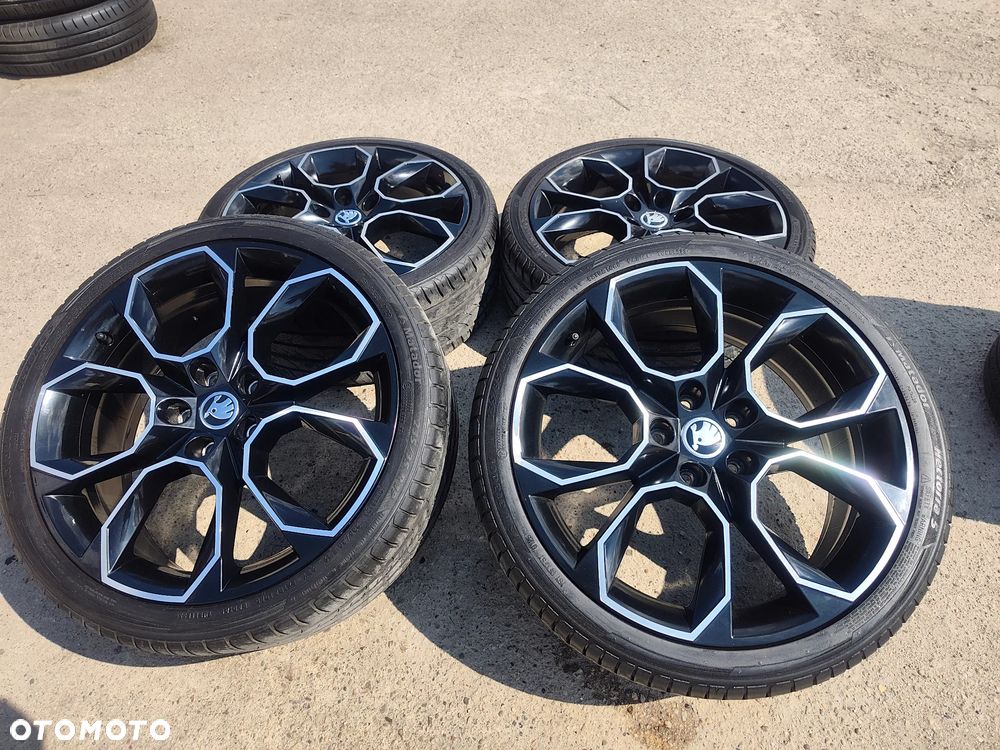 5x112 Felgi Aluminiowe Alufelgi Oryginalne 19 Koła Letnie Lato Skoda Octavia 5E 5E0 RS VRS 3 III 4 IV 2 II SUPERB SEAT Cupra Leon FR TOLEDO ALTEA EXEO AUDI A3 8V 8P A4 B5 B6 B7 A6 C5 A4 VW Passat Golf 6 7 GTI GTD Touran CADDY JETTA Legnica ALU-RAD 235/35 25r. 6,5mm - 26