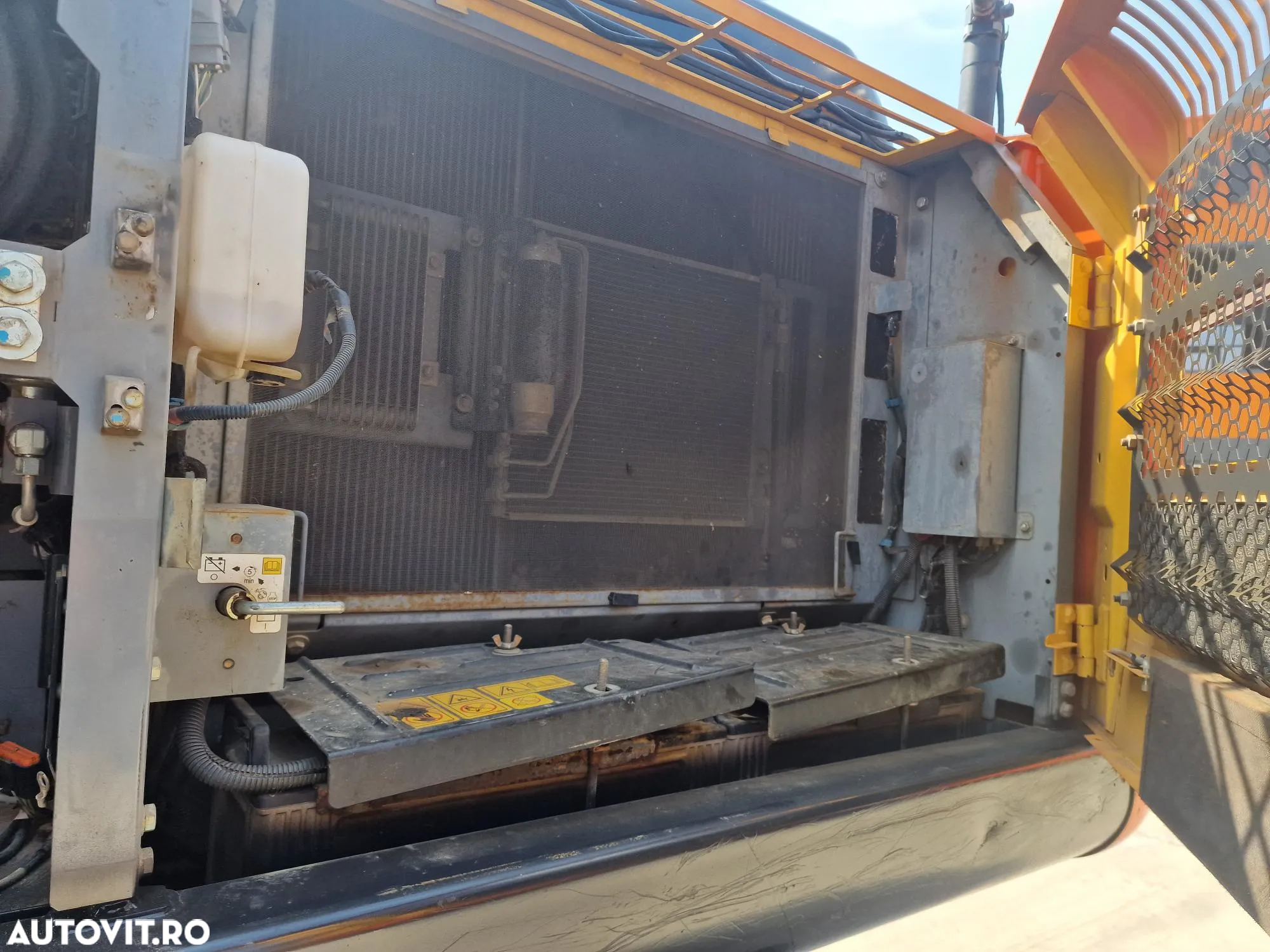 Hitachi ZX250LCN-6, 27,1t, 10.139h, cupa NOUA 1,55mc-76.900 EUR+Tva, gresare automata, Instalatia hdr de picon, inst hidr rotire atasament, lant 80%, camera spate si lateral, pregatire 3D, SUPER INTRETINUT-posibilitate leasing-PROMOTIE 76900 EUR+Tva - 26