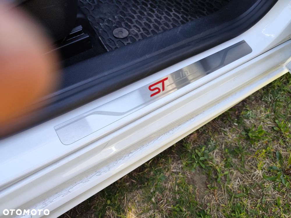 Ford Focus 1.0 EcoBoost Start-Stopp-System ST-LINE STYLE - 14