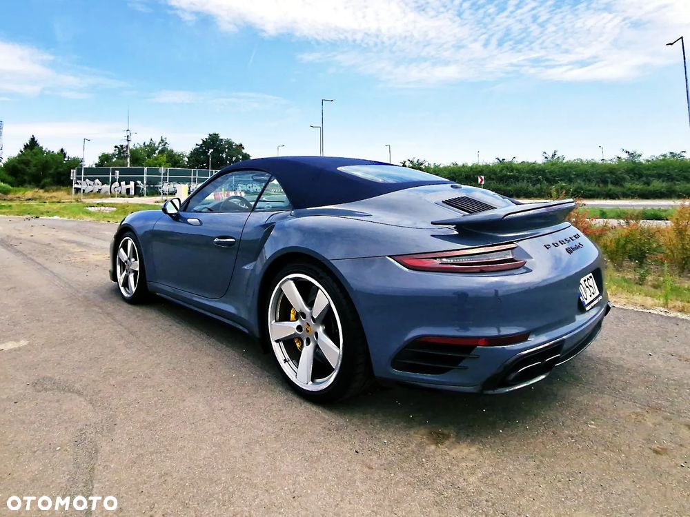Porsche 911 Turbo S Cabriolet - 2