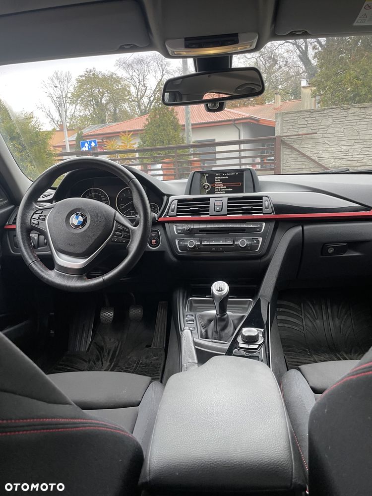BMW Seria 3 328i Sport Line - 11