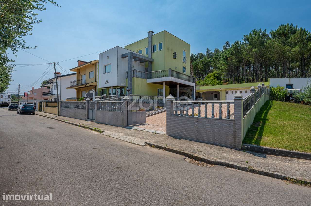 Moradia T3 com 3 Suítes e Terraço em Olival, Vila Nova de Gaia - Grande imagem: 2/29
