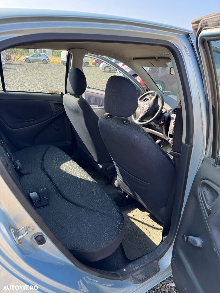 Toyota Yaris 1.0 Base AC - 11