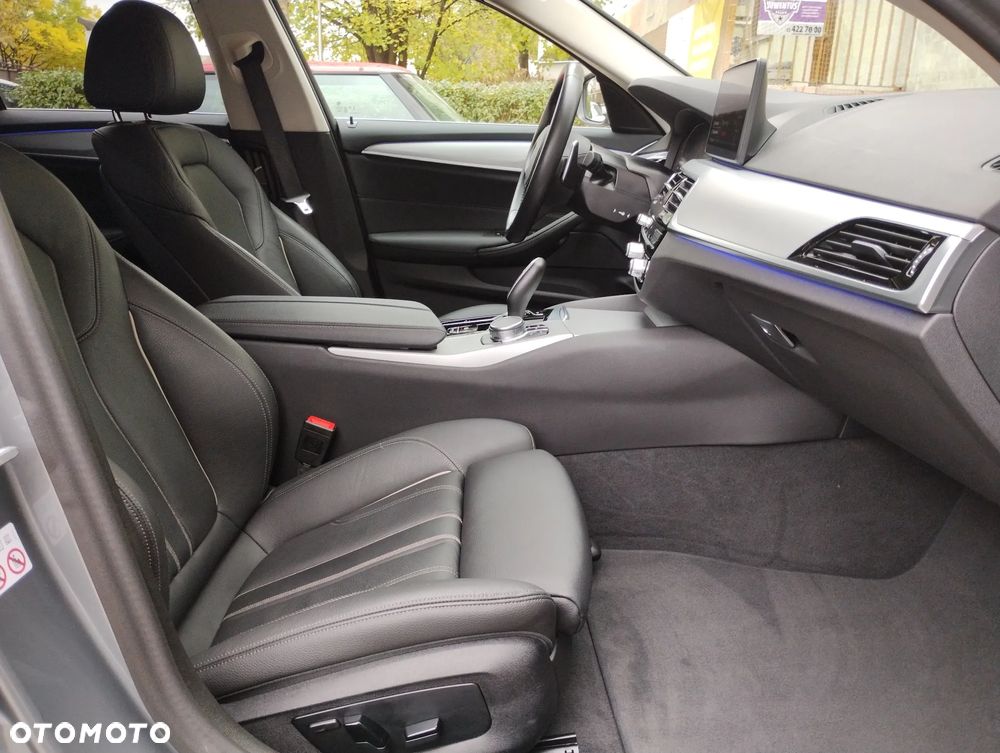 BMW Seria 5 520d Touring Luxury Line - 2