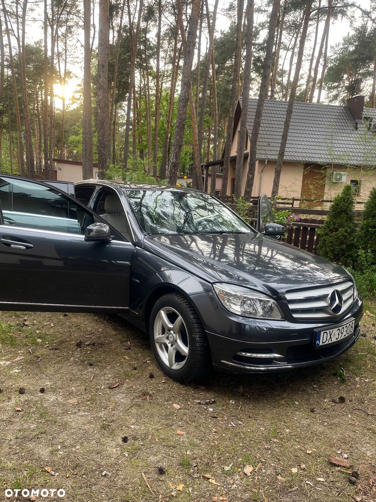 Mercedes-Benz Klasa C 180 CGI Automatik BlueEFFICIENCY Avantgarde - 8