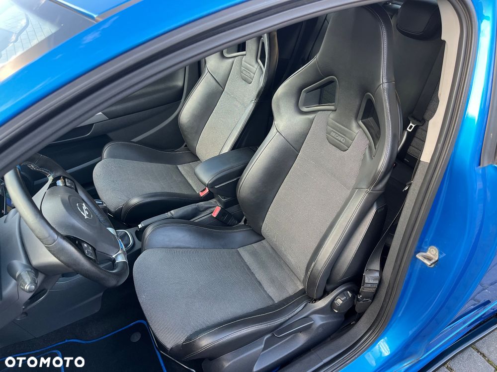 Opel Corsa 1.6T OPC - 12