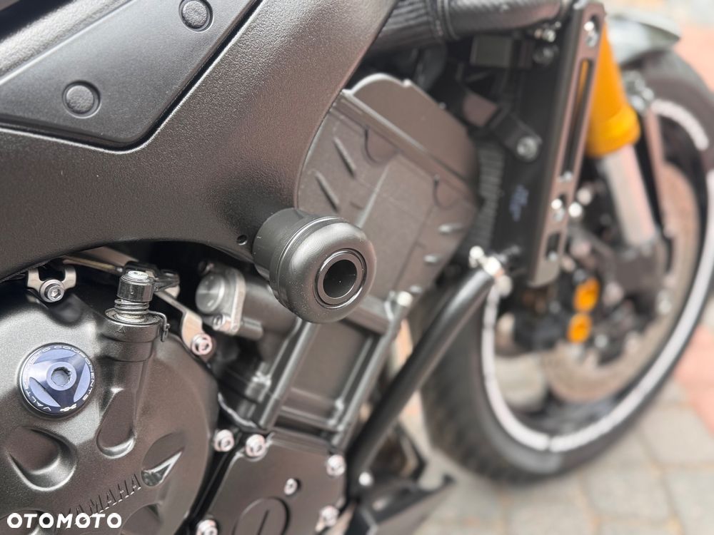 Yamaha FZ8 - 25