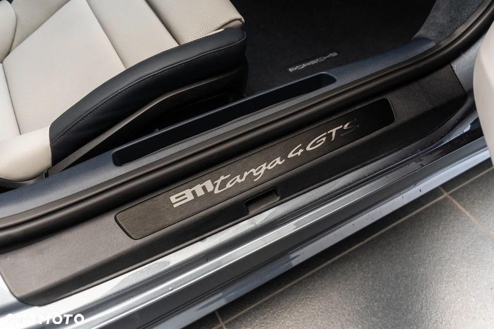 Porsche 911 Targa 4 GTS - 28