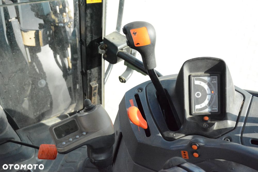 New Holland TSA.135 / 2004r. / Ładowacz czołowy / Tuz / Klima / Super stan - 24