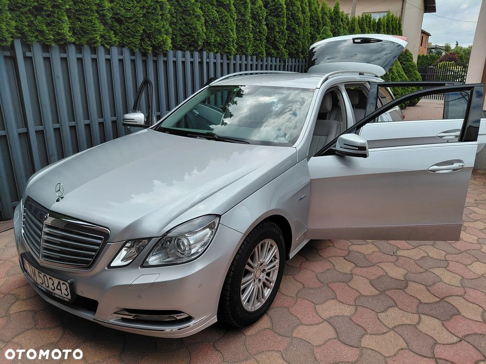 Mercedes-Benz Klasa E 300 CDI DPF BlueEFFICIENCY 7G-TRONIC Elegance - 30