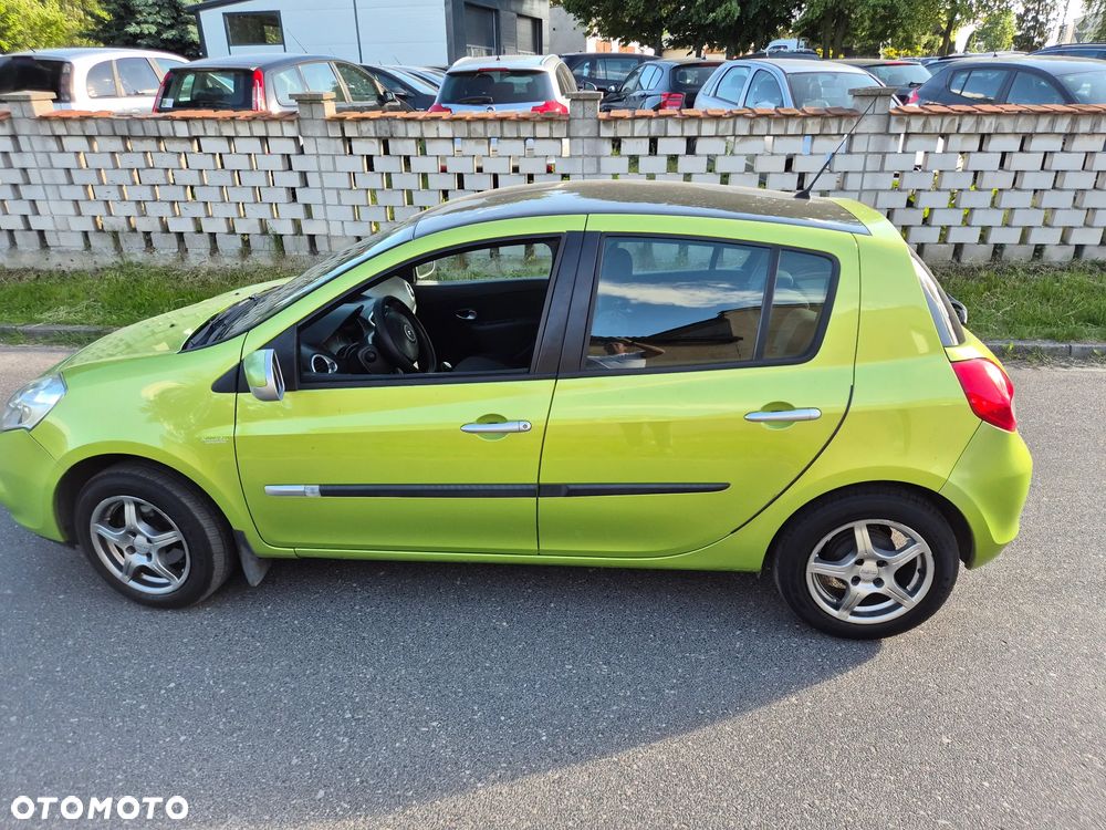 Renault Clio 1.2 16V Authentique - 11