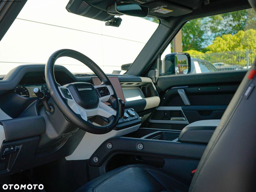 Land Rover Defender - 12