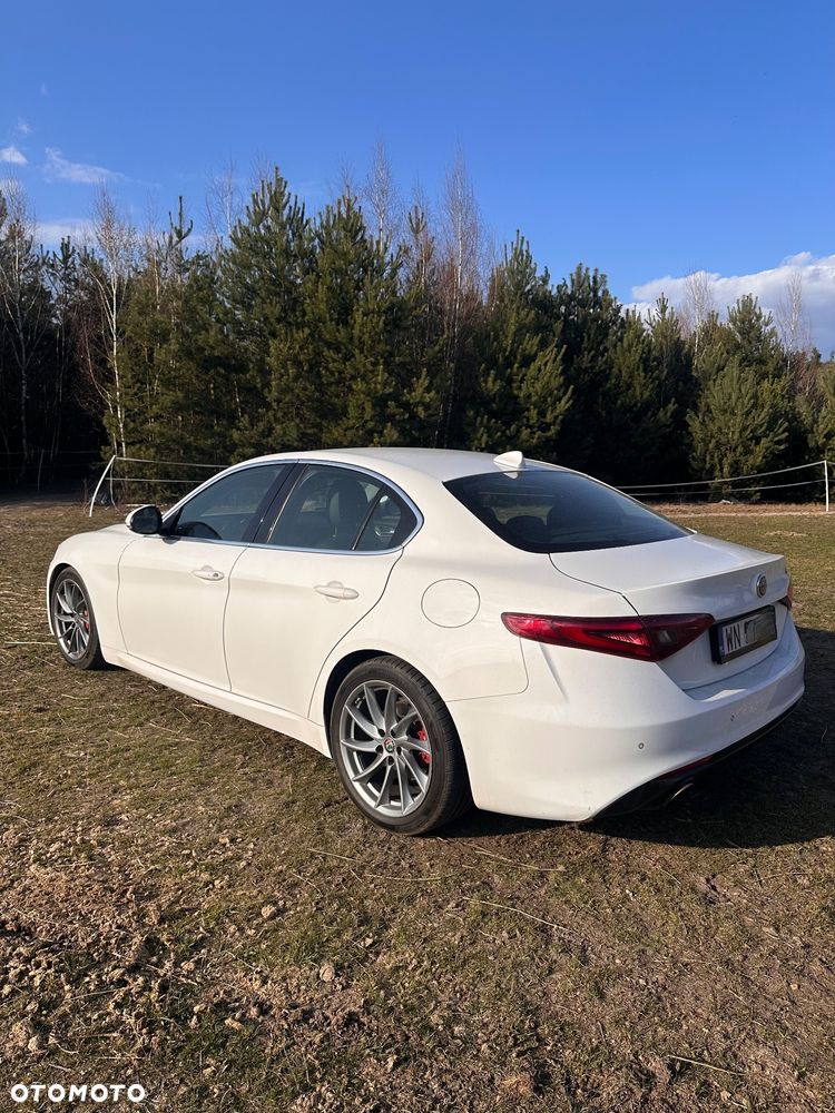 Alfa Romeo Giulia 2.0 Turbo - 5