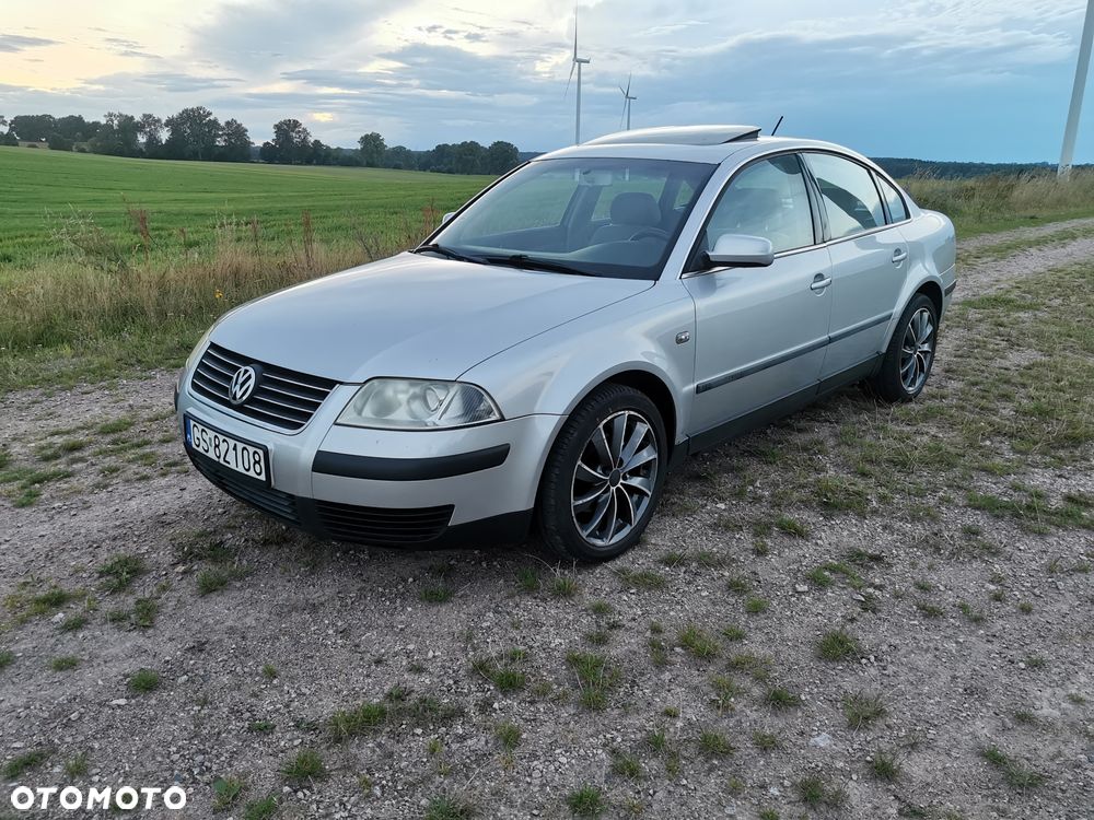 Volkswagen Passat - 1