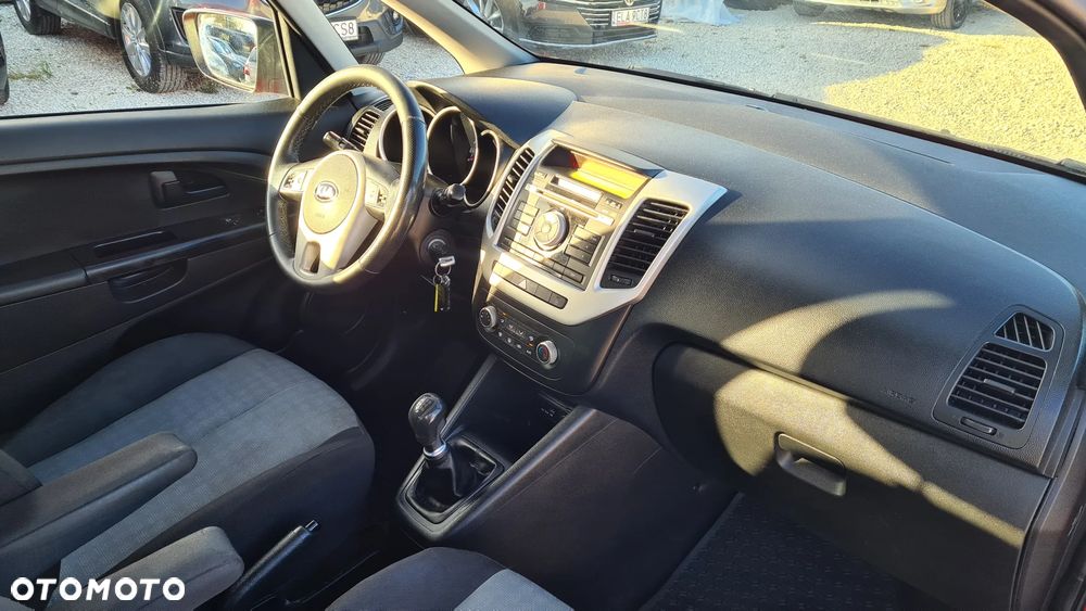 Kia Venga - 33