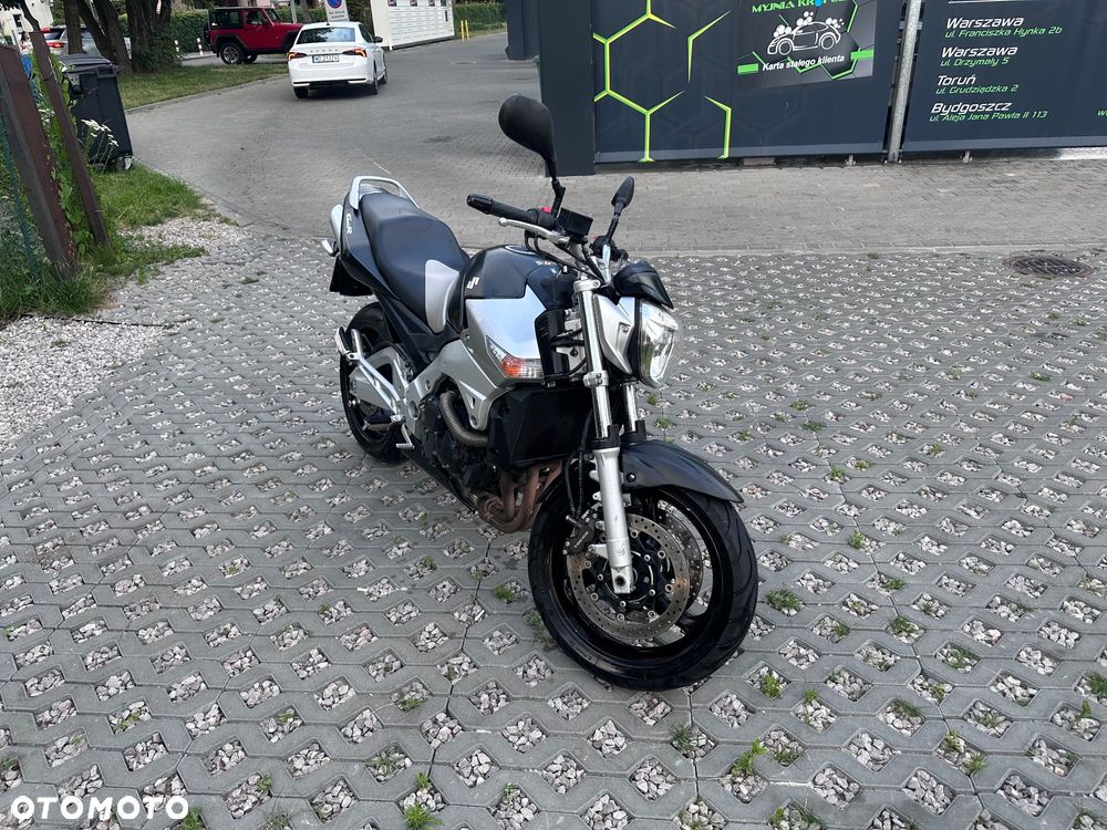 Suzuki GSR - 2