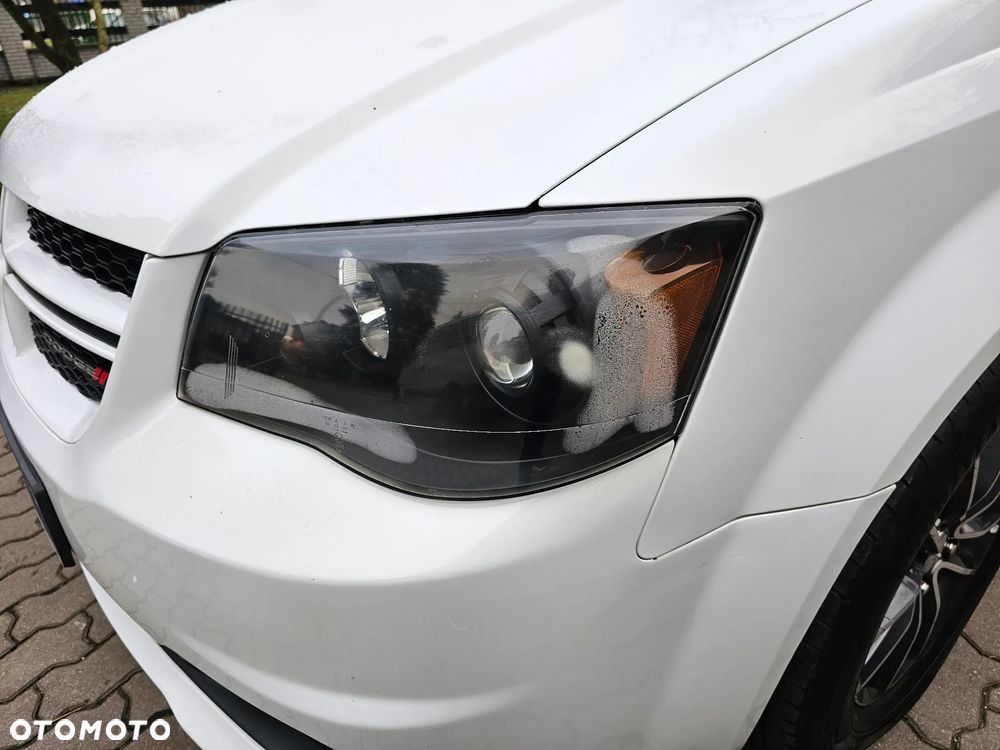 Dodge Grand Caravan 3.6 R/T - 28