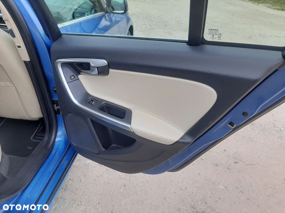 Volvo V60 D4 Business Edition - 28