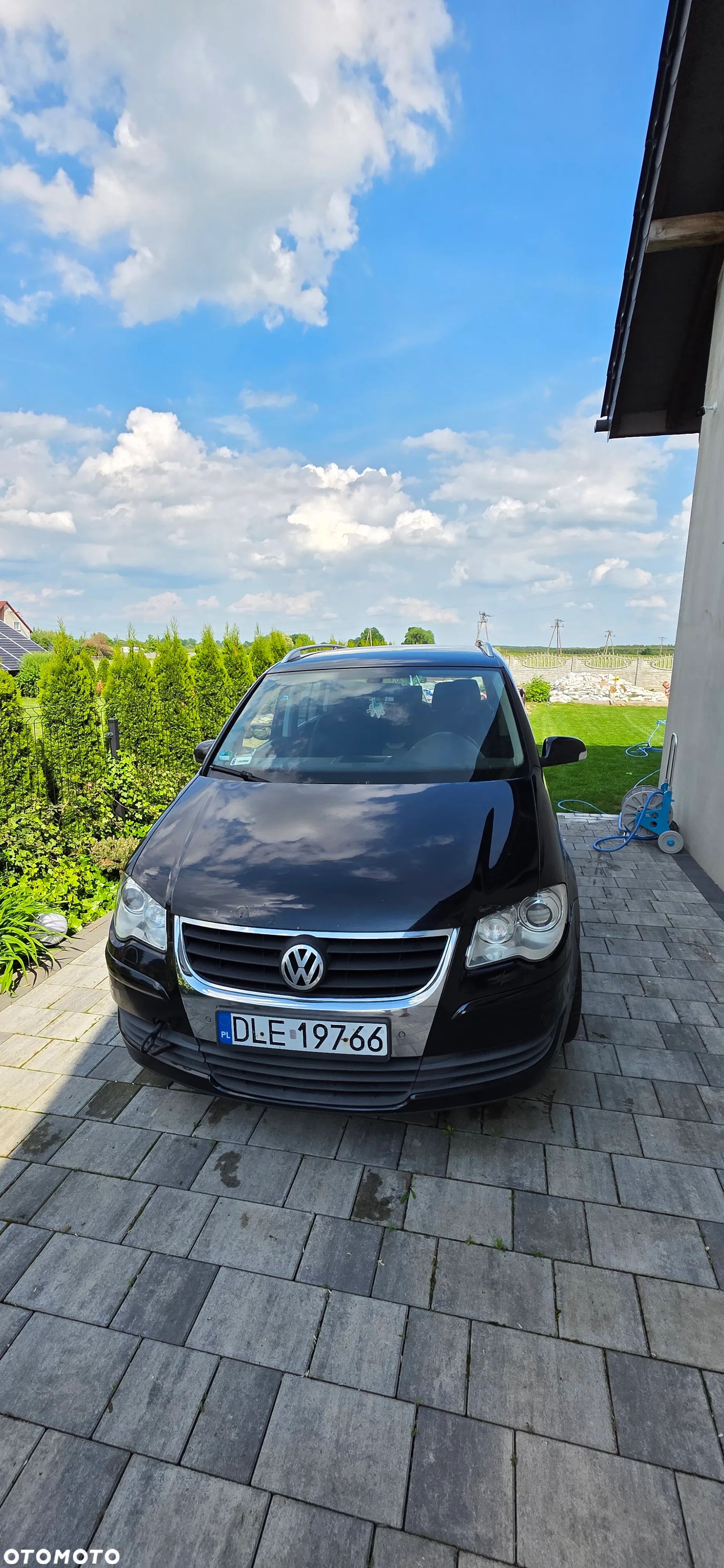 Volkswagen Touran - 1