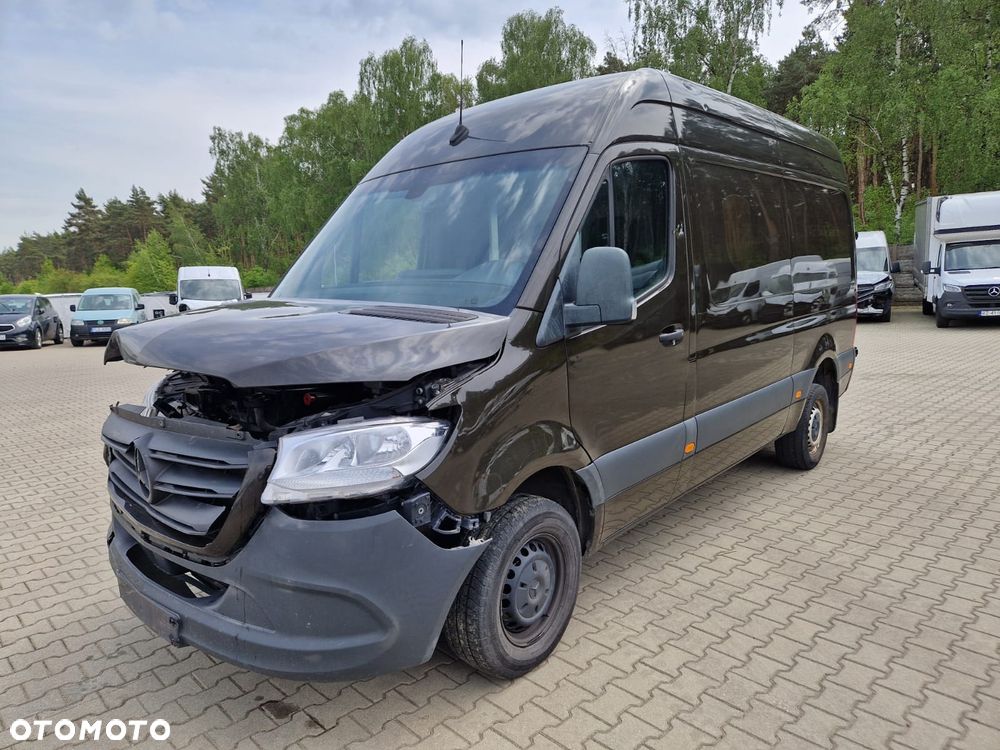Mercedes-Benz Sprinter - 2