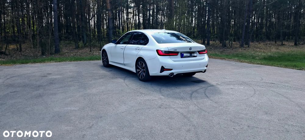 BMW Seria 3 320d M Sport - 8