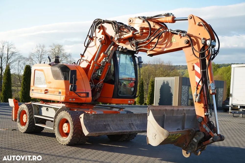 Liebherr A914 COMPACT / EXCAVATOR PE ROȚI / SET CUPĂ / VOPSEA ORIGINALĂ DIN FABRICĂ / AER CONDIȚIONAT / CAMERĂ - 19