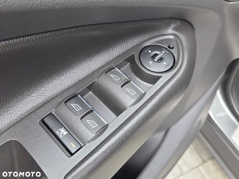 Ford Kuga 2.0 TDCi 2x4 Titanium - 16