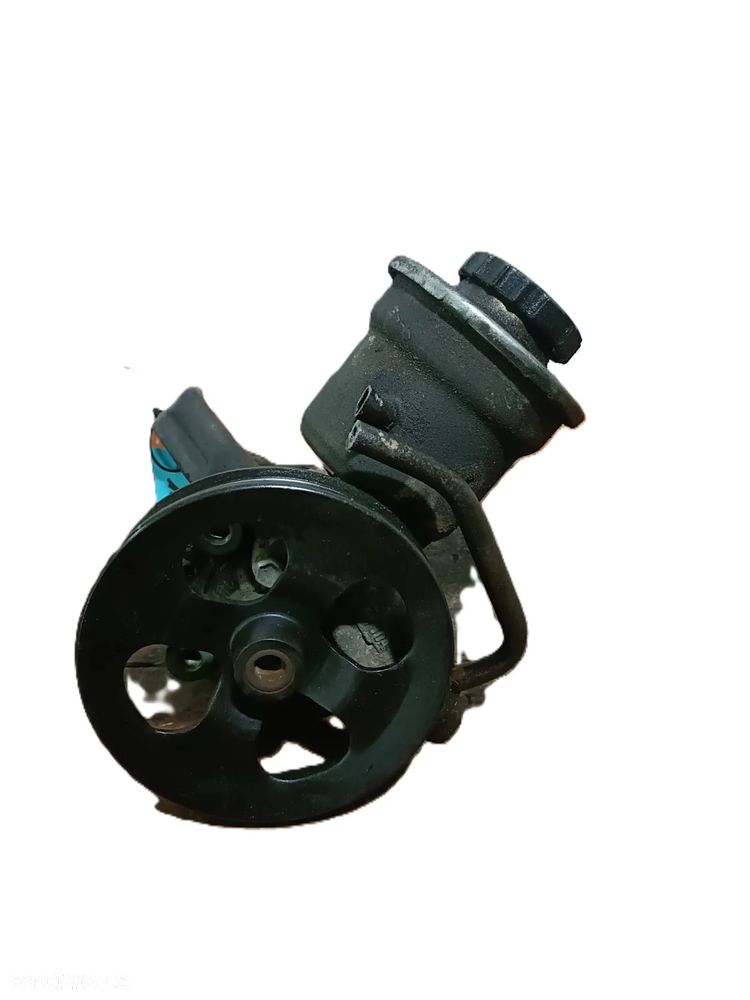 TOYOTA YARIS I 99-05 1,3 B pompa wspomagania * - 2