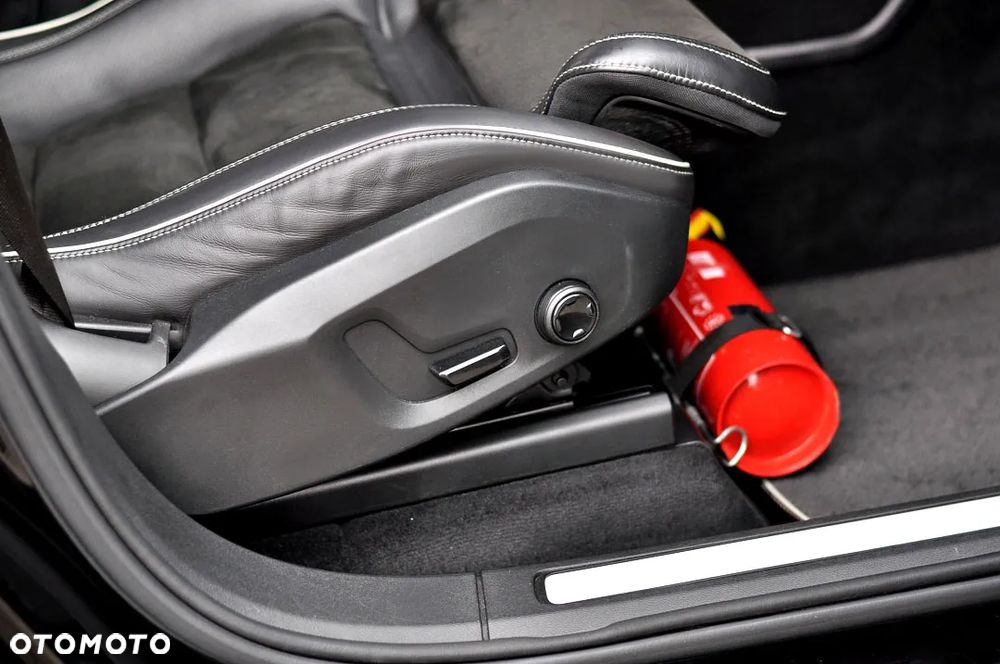 Volvo XC 60 D4 R-Design - 17