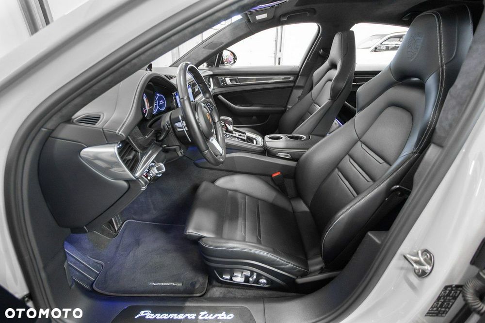 Porsche Panamera Turbo - 22