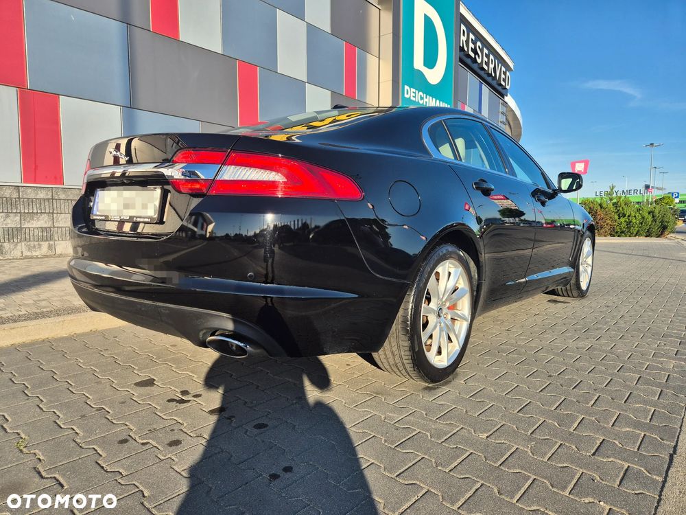 Jaguar XF 2.2 D - 8
