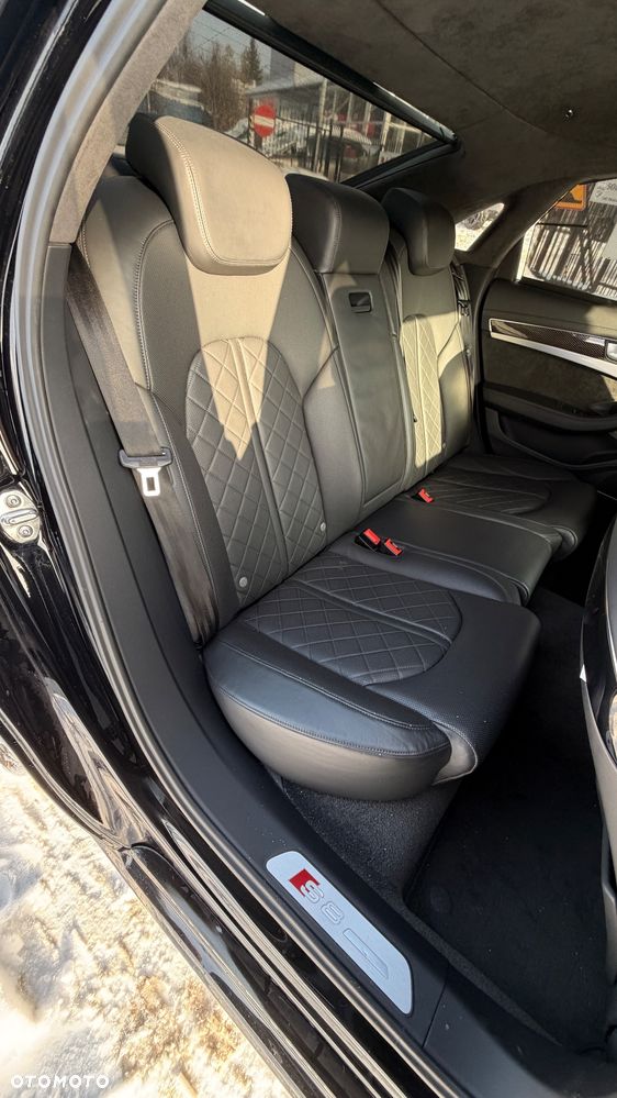 Audi S8 Plus - 27