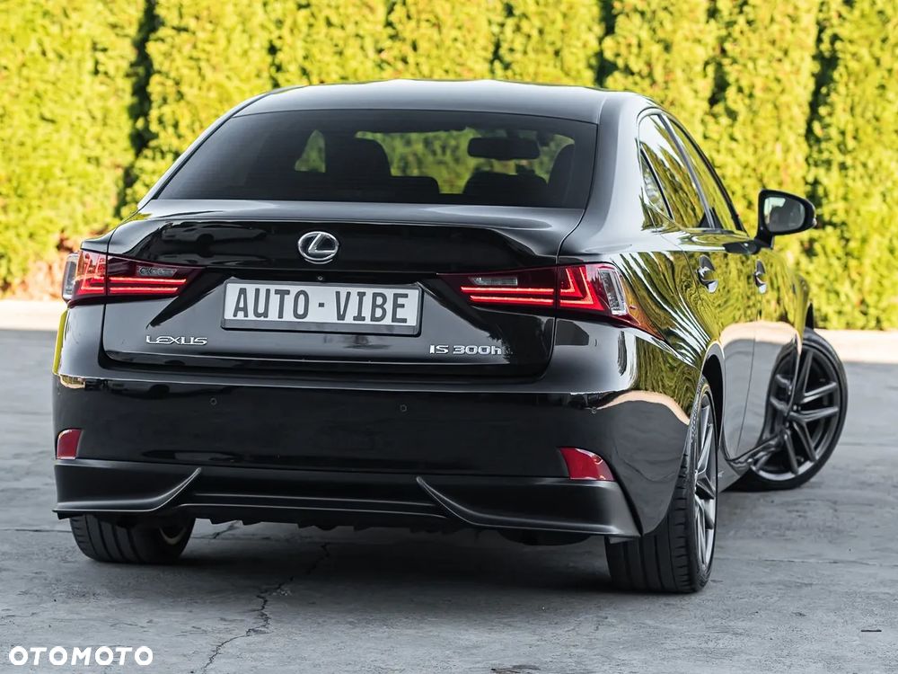 Lexus IS 300h F Sport - 12