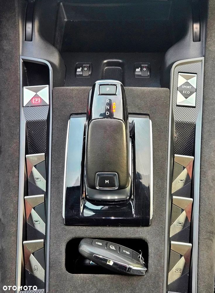 DS Automobiles DS 7 Crossback 1.5 BlueHDi Bastille + - 24