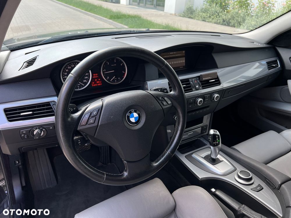 BMW Seria 5 520d - 11