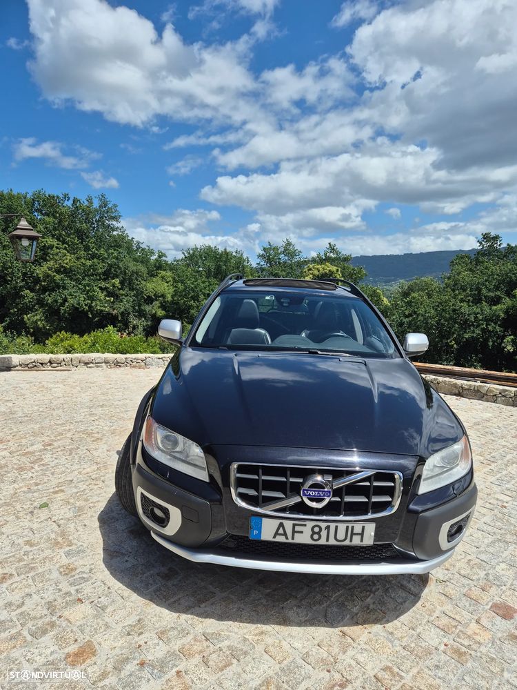 Volvo XC 70 D5 AWD Black Edition - 1