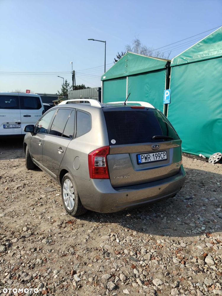 Kia Carens - 7