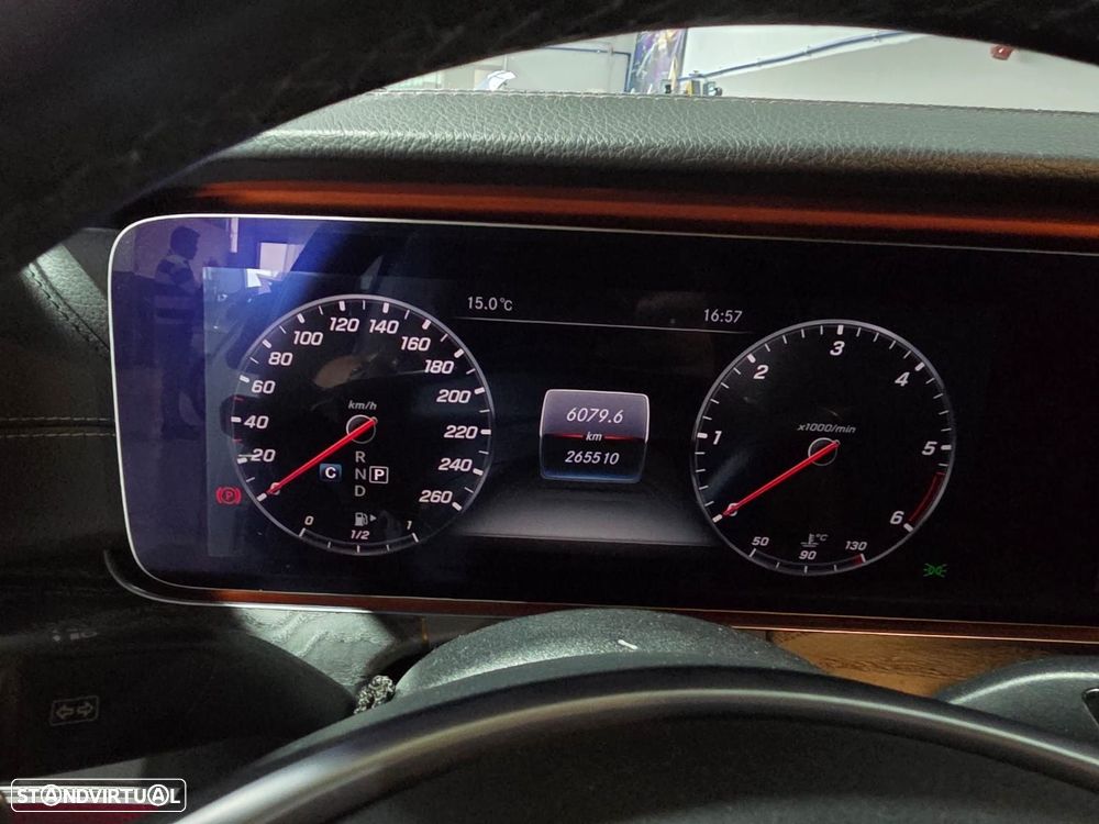 Mercedes-Benz E 220 d AMG Line - 11