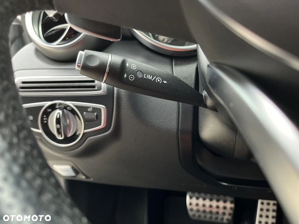 Mercedes-Benz Klasa C 200 4-Matic 9G-TRONIC - 23