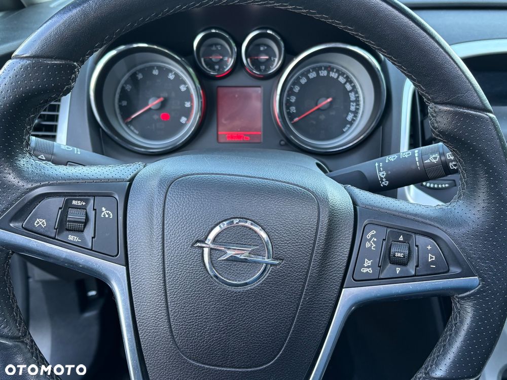 Opel Astra 1.4 Turbo 150 Jahre - 10