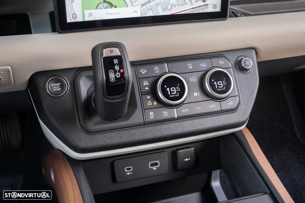 Land Rover Defender 3.0 I6 90 AWD SE - 31