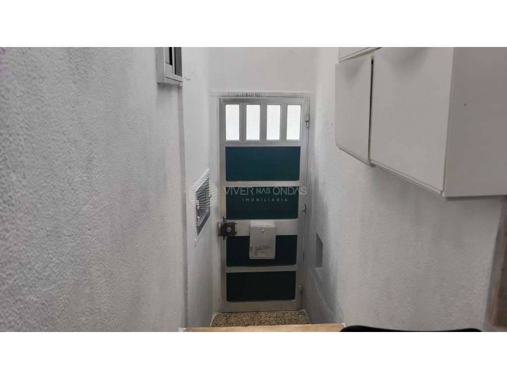 Moradia T2 para recuperar com 76 m² Garagem e Terraços - Grande imagem: 3/10